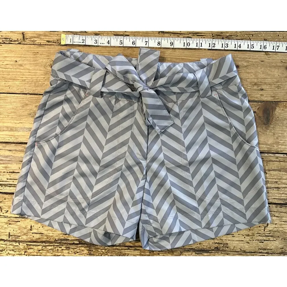 Nike Golf Women’s Gray Striped Tie Waist Golf Shorts Size 4